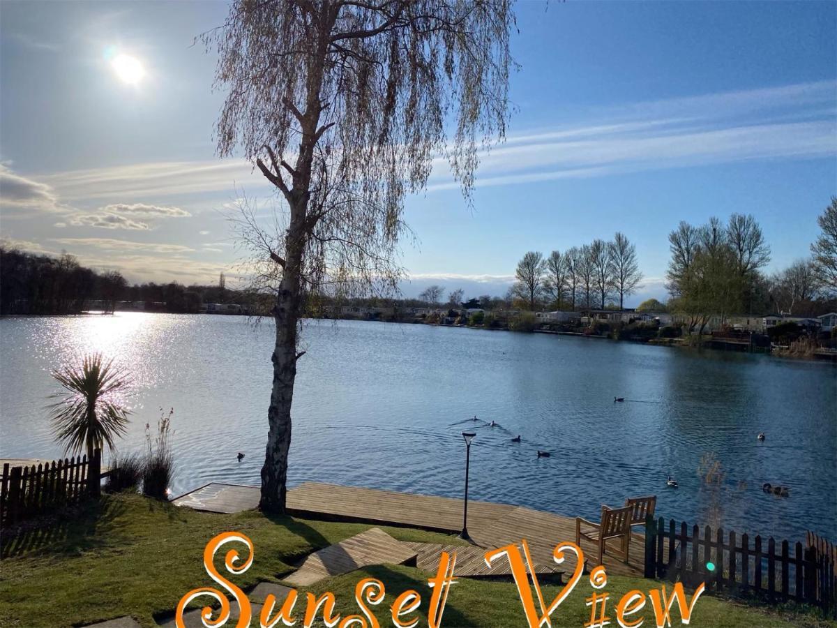Tattershall Lakes Sunset View Caravan Lakeside, Hot Tub, Garden, Private Fishing Peg & Wifi Экстерьер фото