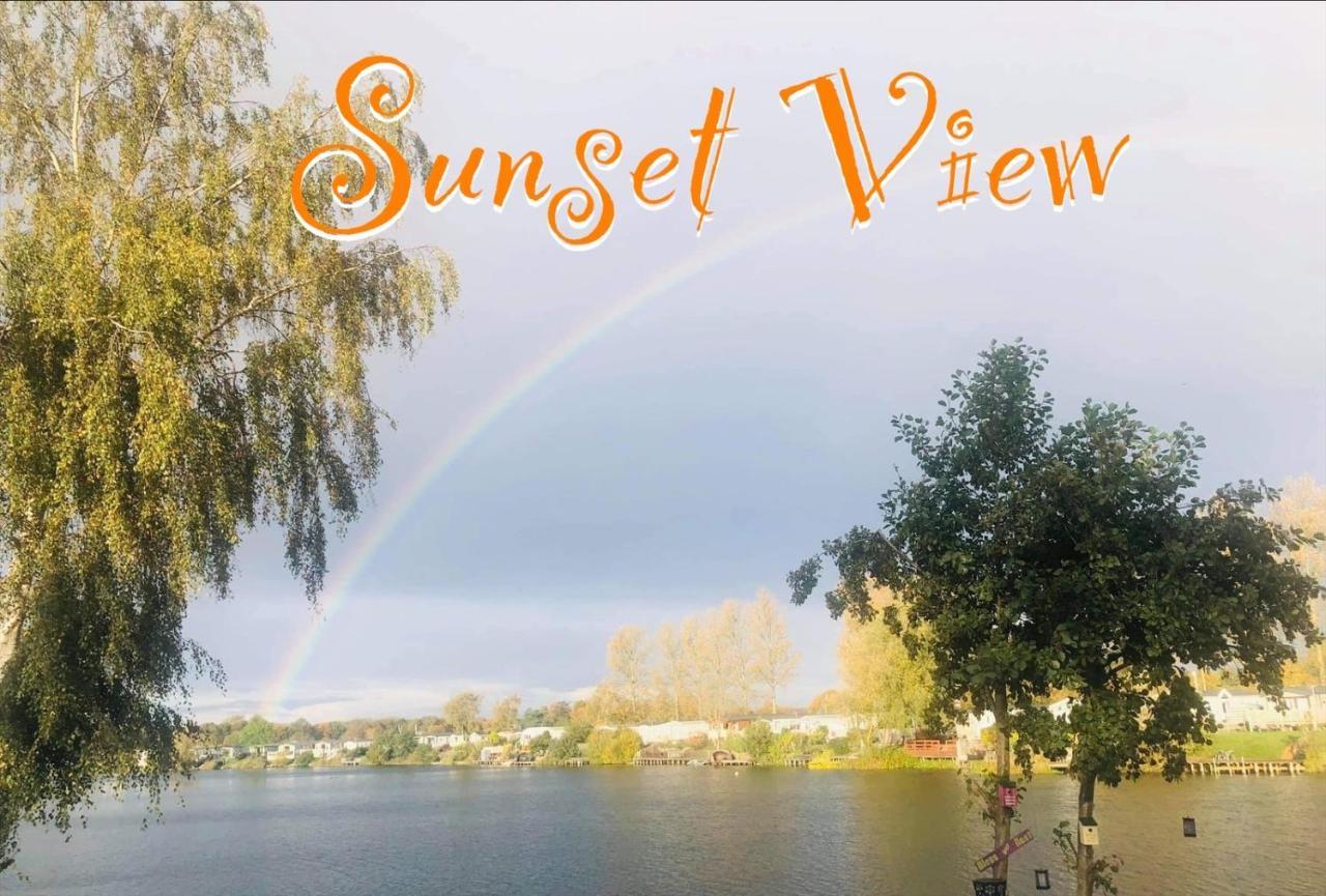 Tattershall Lakes Sunset View Caravan Lakeside, Hot Tub, Garden, Private Fishing Peg & Wifi Экстерьер фото