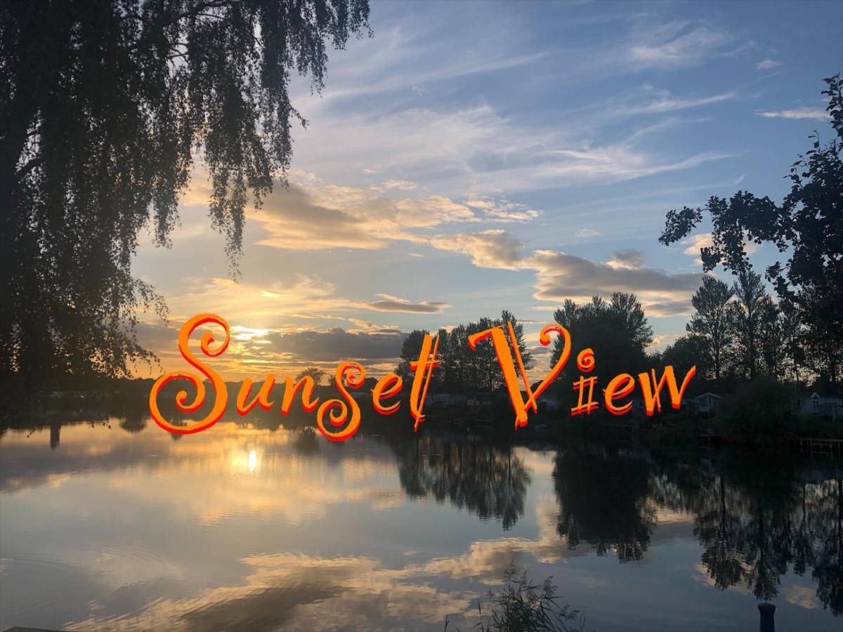 Tattershall Lakes Sunset View Caravan Lakeside, Hot Tub, Garden, Private Fishing Peg & Wifi Экстерьер фото