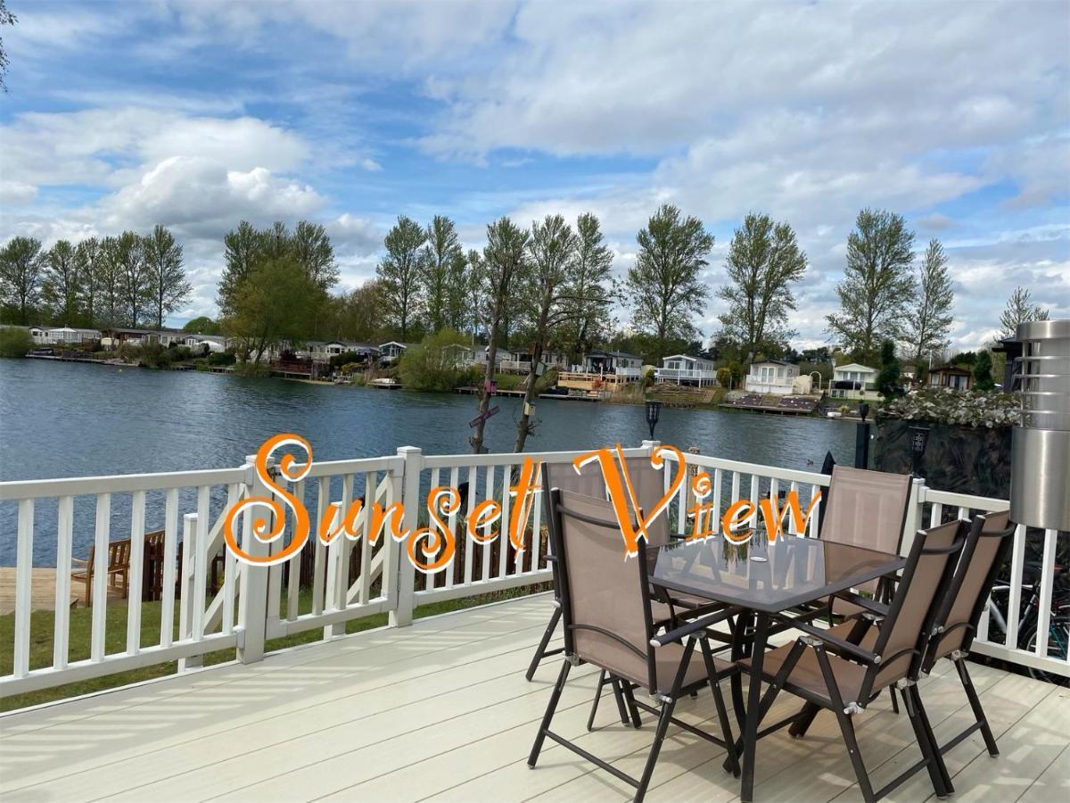 Tattershall Lakes Sunset View Caravan Lakeside, Hot Tub, Garden, Private Fishing Peg & Wifi Экстерьер фото