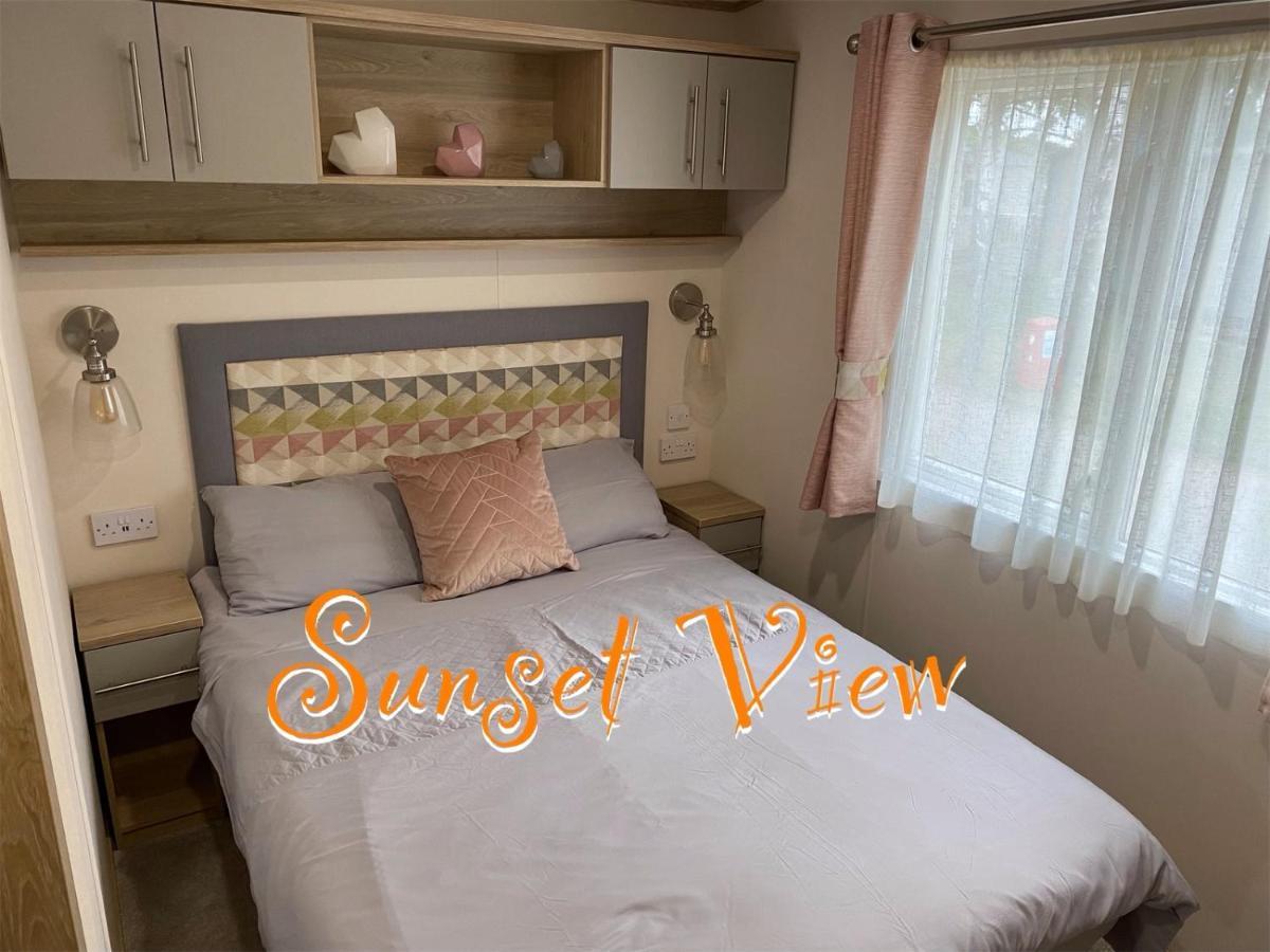 Tattershall Lakes Sunset View Caravan Lakeside, Hot Tub, Garden, Private Fishing Peg & Wifi Экстерьер фото