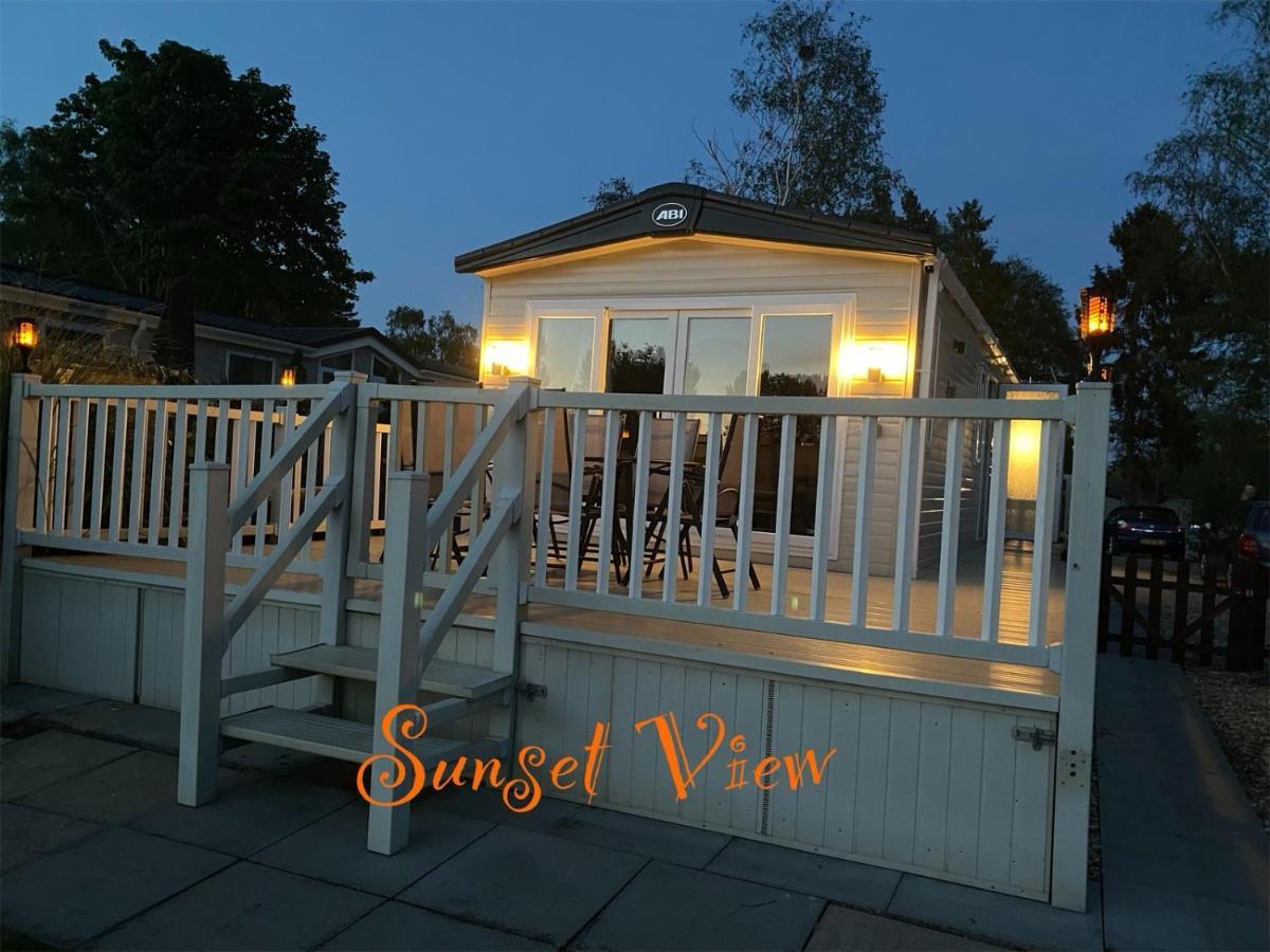 Tattershall Lakes Sunset View Caravan Lakeside, Hot Tub, Garden, Private Fishing Peg & Wifi Экстерьер фото