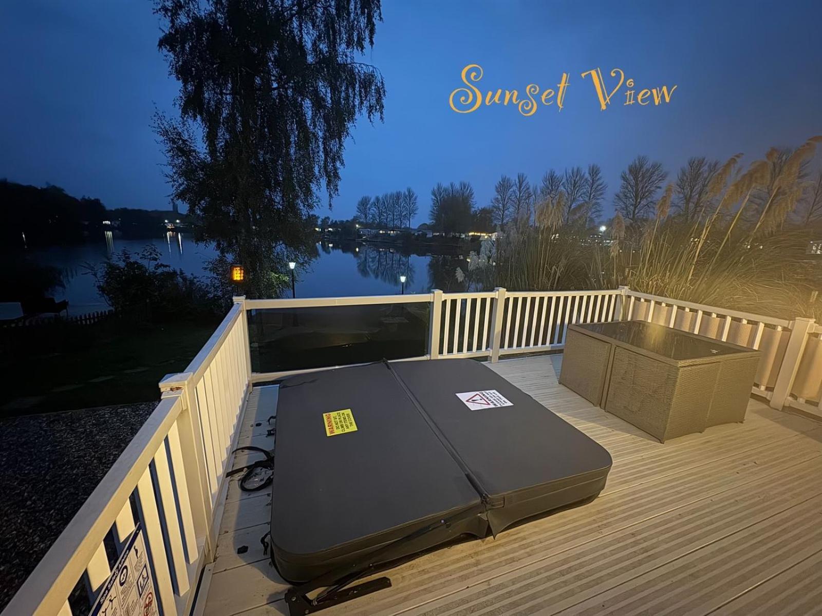 Tattershall Lakes Sunset View Caravan Lakeside, Hot Tub, Garden, Private Fishing Peg & Wifi Экстерьер фото