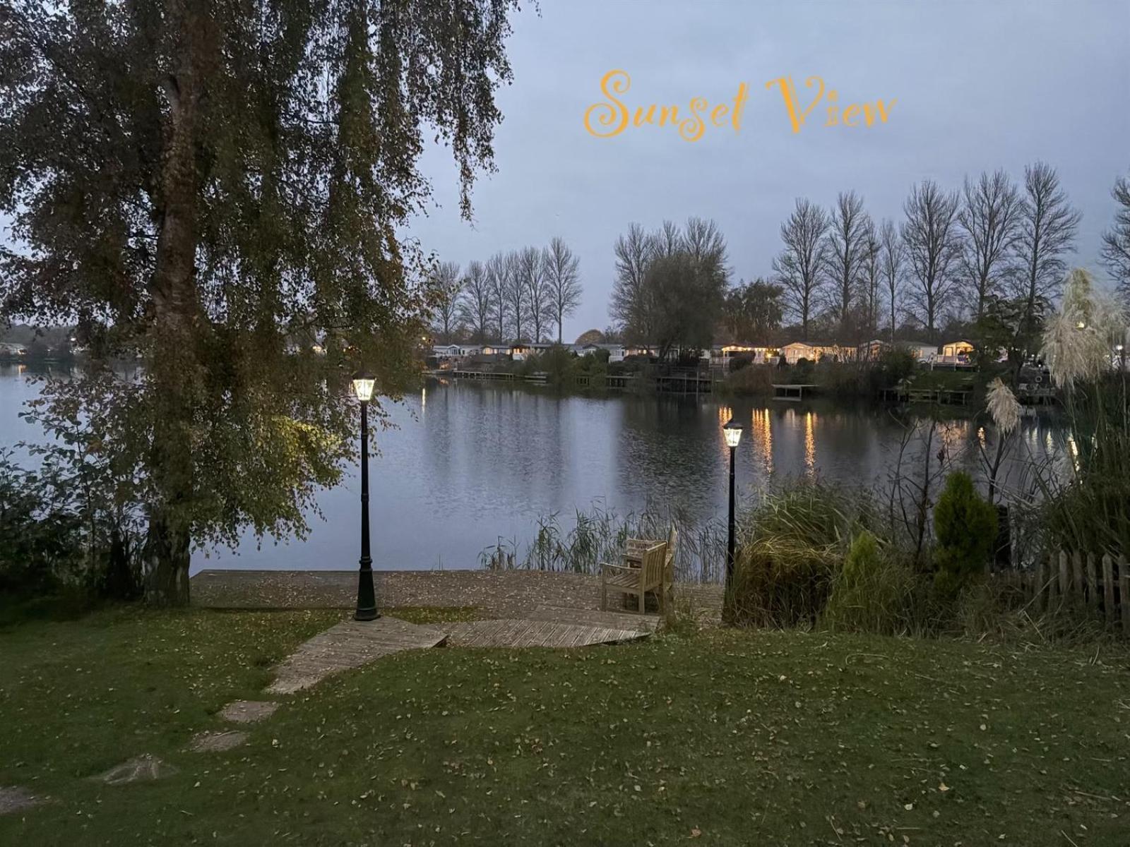 Tattershall Lakes Sunset View Caravan Lakeside, Hot Tub, Garden, Private Fishing Peg & Wifi Экстерьер фото